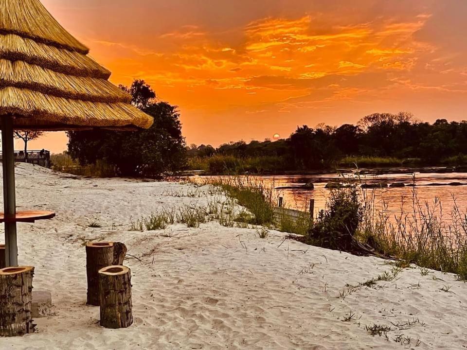 White Sands Lodge Divundu Ngoại thất bức ảnh